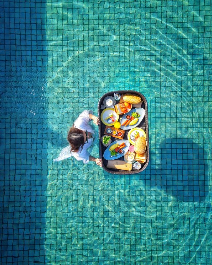 Tejaprana Bisma - Chse Certified Hotel Ubud  Luaran gambar Floating breakfast at Four Seasons Resort, Maldives