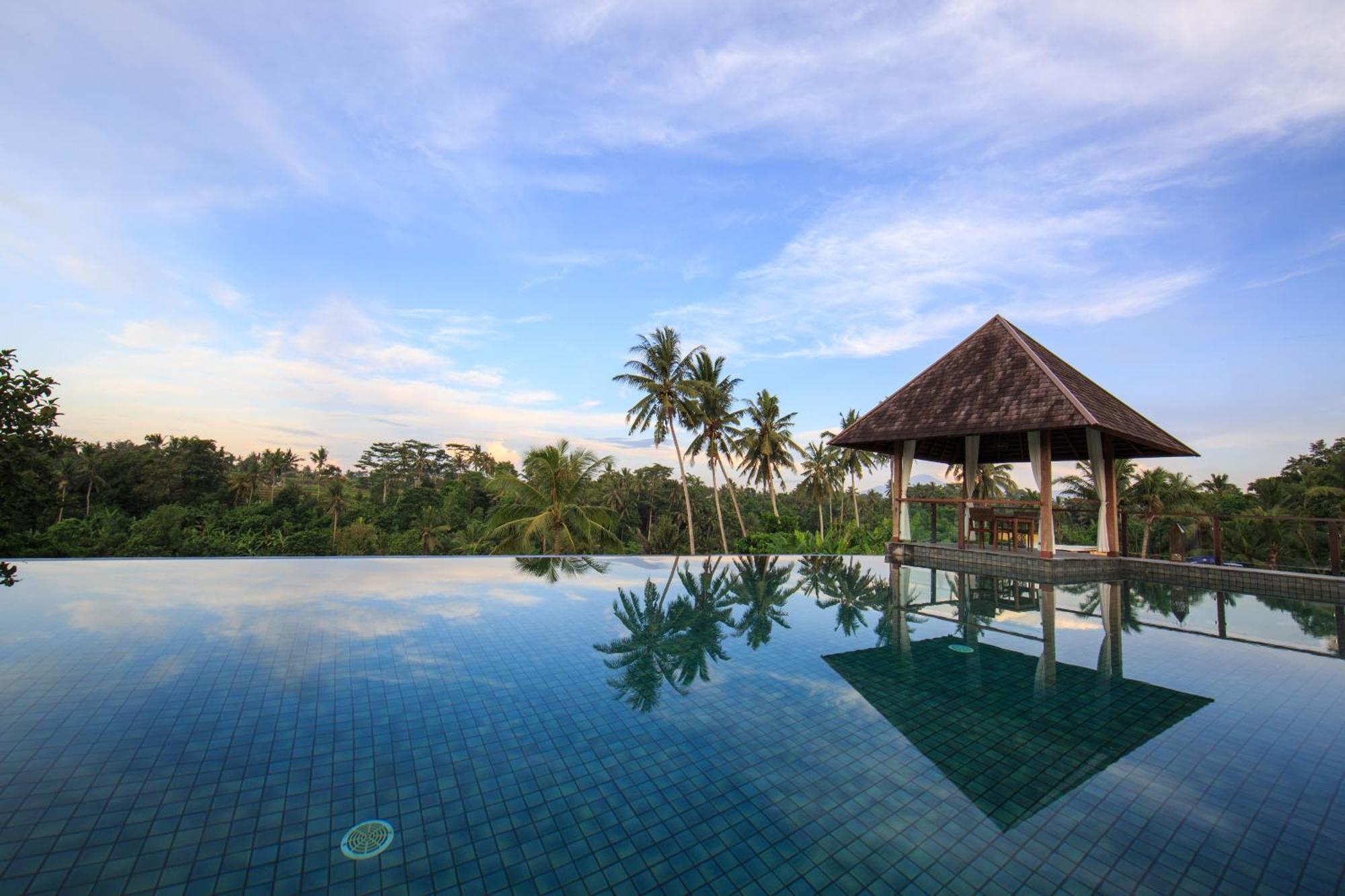 Tejaprana Bisma - Chse Certified Hotel Ubud  Luaran gambar An infinity pool in Bali, Indonesia